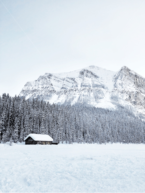 ice,nature,자연,covered,눈덮힌,마을,village,town,city,outdoors,옥외,fantasy,frost,holiday,narue,season,snow,tranquil,한적한,조용한,unique,wondrland,winter,cold,겨울,yelloknife,lake,frozen,freezing,canada,캐나다,아이스,산,mountain,웅장한,hut,rocky,rockys,fairmont,chateu,lakelouise,weather,alberta,레이크루이스,fairmonthotel,chateauhotel