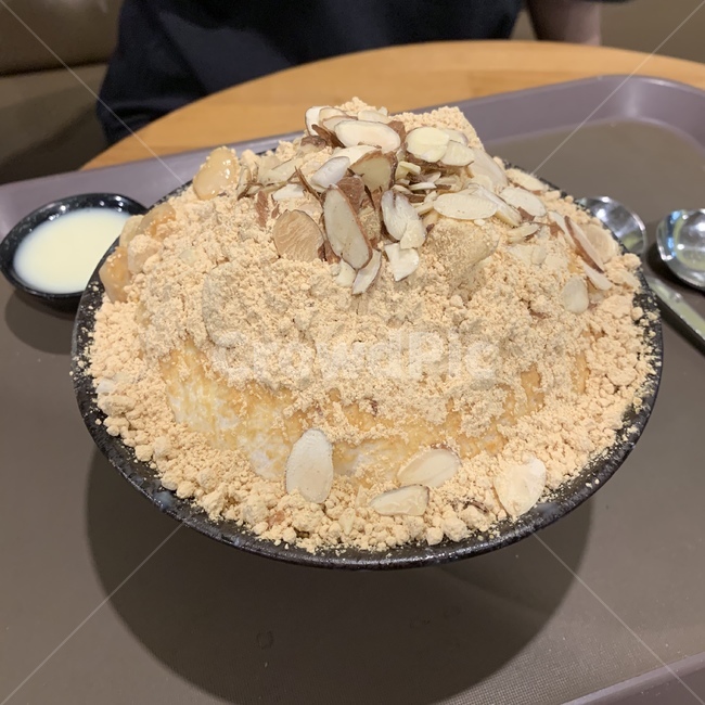 빙수,인절미,인절미빙수,기침,여름,아이스,얼음,여름,계절,summer,season,디저트,간식,후식,dessert,snack