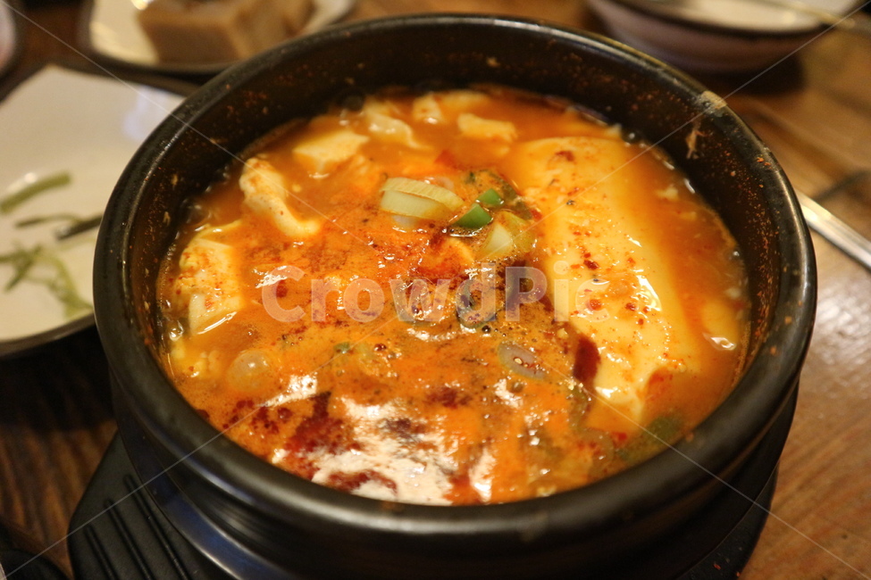 순두부찌개,찌개,순두부,두부,두부요리,한식,한정식,해물순두부,한국음식,해장,해장국,요리,음식,푸드,매운음식,매운요리,고추,고춧기름,고추장,빨간맛,뚝배기,한끼,식사,외식,식당,끼니,국,국물,얼큰한,매콤한,삘간맛,food,cook,cooking,spicy,spicyfood,spicycook,tofu,stew,koreanstew,koreanfood,pepper
