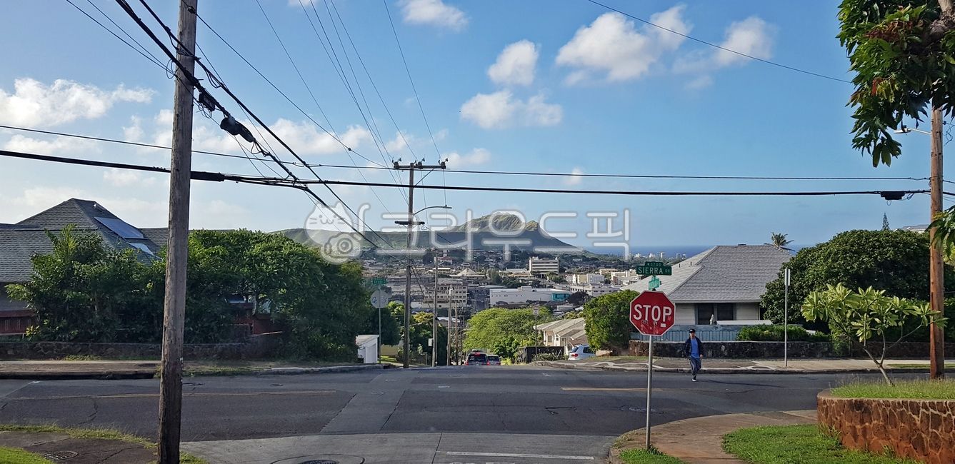 cloud,blue sky,road,intersection,Hawaii,road name,telephone pole,oh wow,diamond head,house