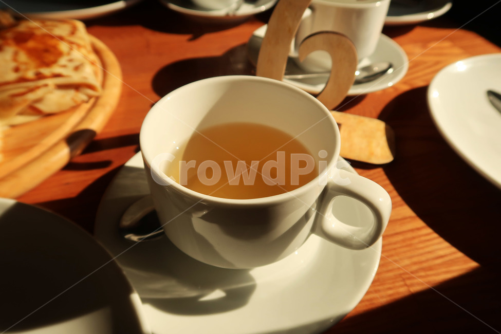 컵,cup,잔,차,tea,white,카페,cafe,감성사진,dessert,디저트,도자기,그림자,대비,블린,팬케이크