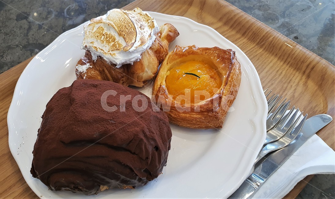 빵,초코빵,크로아상,베이커리,먹다,맛있는,간식,디저트,카페,bread,dessert,cafe,음식,식재료,요리,food,cook,meal,dishes,food reserves,빵,bread,디저트,간식,후식,dessert,snack
