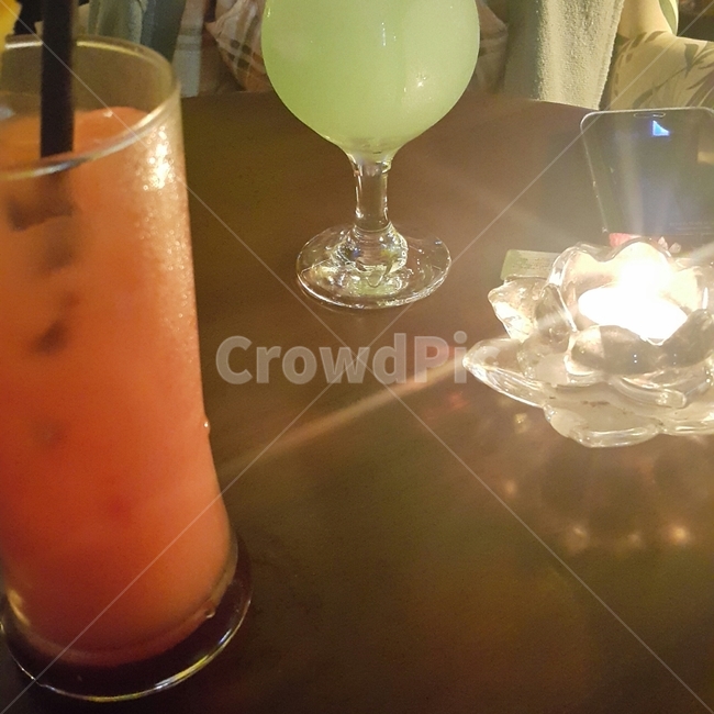 칵테일,술,조명,맛있는술,분위기,꽃조명,테이블,술,주류,alcohol