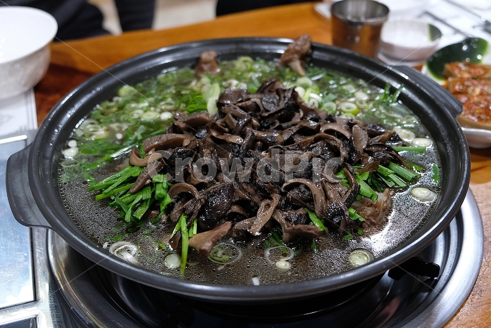 백숙,오리백숙,능이버섯,능이오리백숙,몸보신,보양식,오리,음식,식재료,요리,food,cook,meal,dishes,food reserves,한식,한국음식,한국요리,korean food,korean dishes,korean meal,korean cook