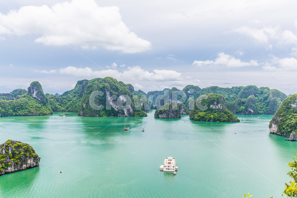 sky,cloud,ocean,nature,island,Halong Bay,sight,vietnam,Tourist destination,Emotion,world natural heritage