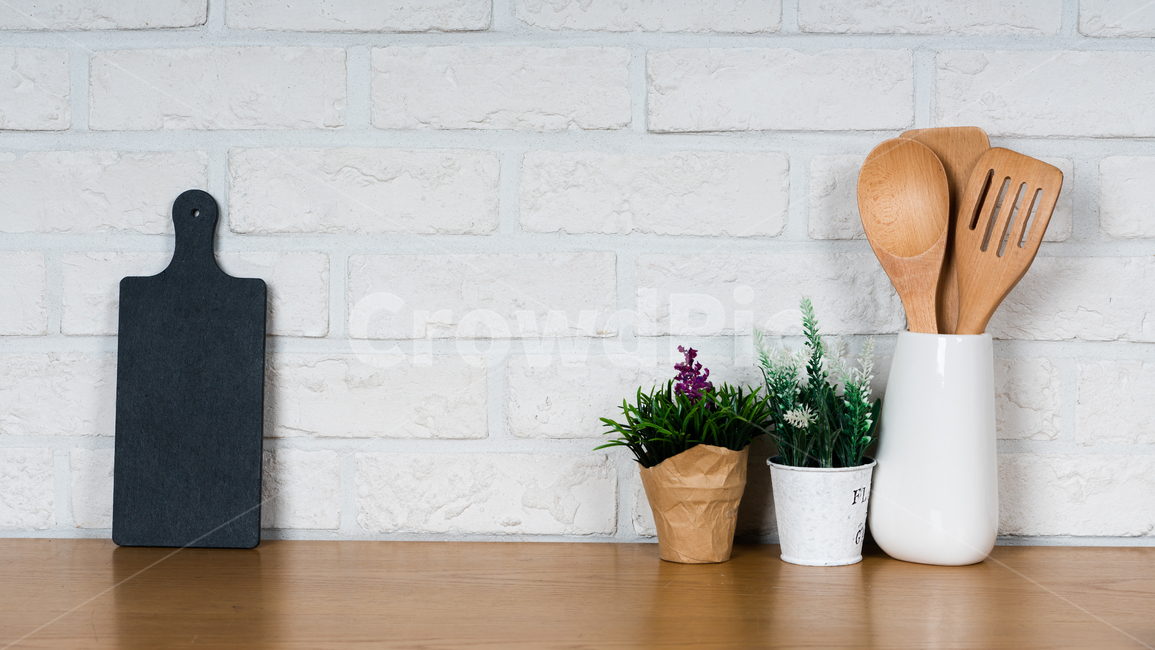 ceramic,spatula,cooking utensil,pattern,bright,Clean,inside,space,interior,pot,modern,trim,organize,neat,brick,cooking,cutting board,kitchen utensils,kitchen,housewife,green,reflection,tree,black,Square,shelf,flower,spoon and chopsticks,background,Spoon,p