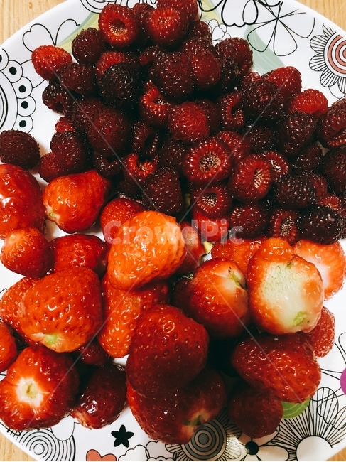 음식,과일,딸기,산딸기,접시,달콤한,맛있는,새빨간,빨간,계절,봄,strawberry,wild,sweet,red,food,plate