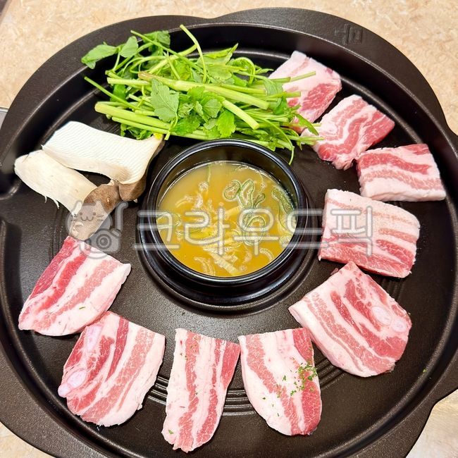 돼지고기,삼겹살,고기,pig,food,생고기