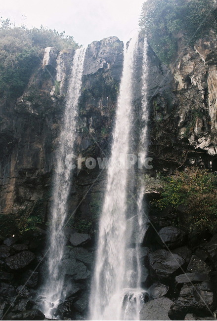 폭포,자연,풍경,제주도,물줄기,시원함,폭포수,자연,풍경,nature,landscape,한국자연풍경,한국자연경관,korea nature landscape,제주도,jeju,jeju island,water,물,outdoors,옥외,river,강,waterfall