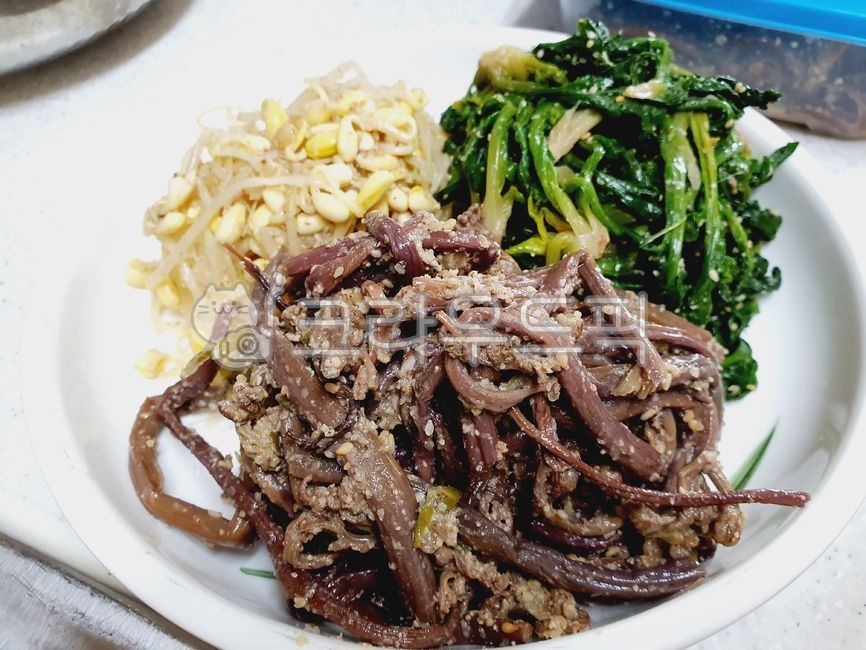 Herbs,spinach,Spinach salad,Seasoned bracken bracken,full moon,Full moon of the first lunar month,First full moon food,Daeboreum food,Threecolored vegetables,Bracken,Seasoned bean sprouts