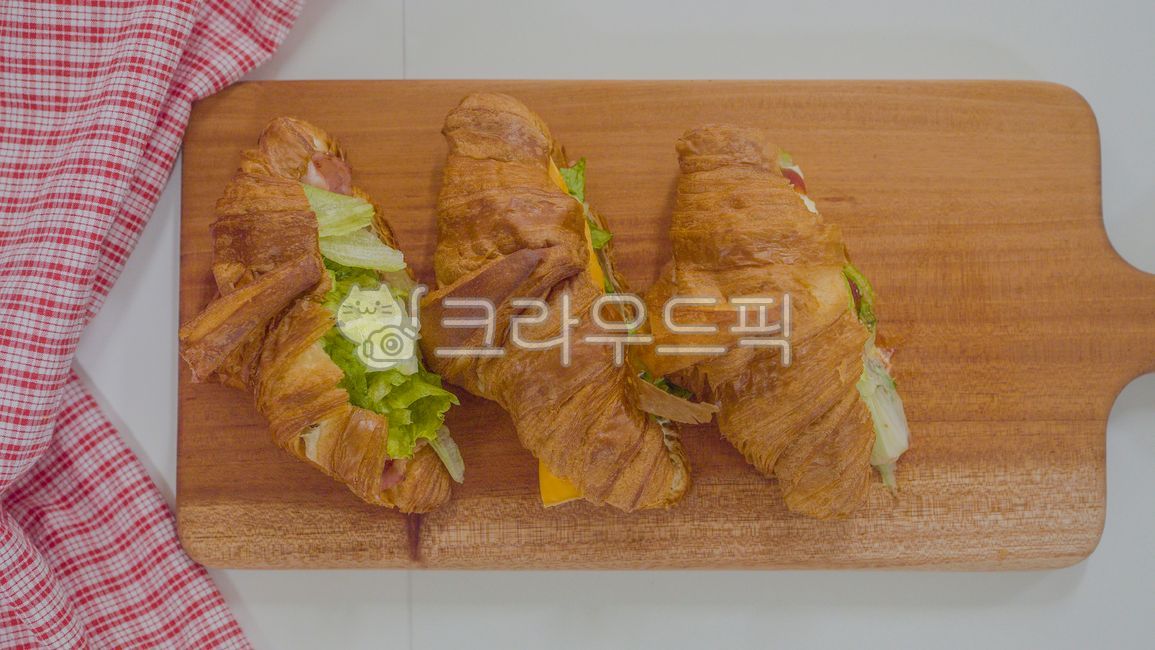 bread,Checked pattern,tablecloth,bakery,sandwich,croissantsandwich,food,croissant,Croissant Sandwich