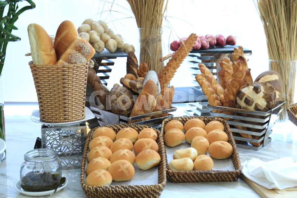 bread,빵,food,음식,건포도롤빵,커피,coffee,바구니,basket
