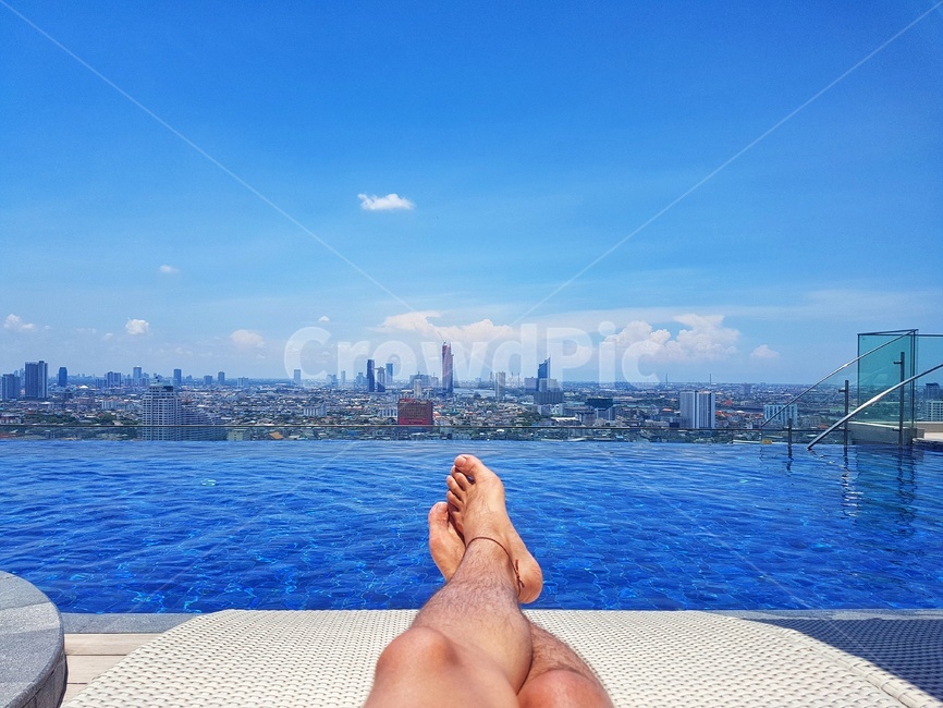 휴가,풀장,여름,테닝,썬배드,여유,하늘,고층수영장,수영장,toe,발가락,여름,계절,summer,season,여행,휴가,traveling,vacation,trip
