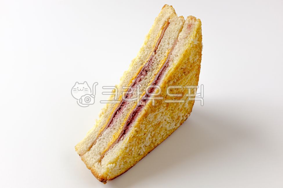 egg,savory,cheese,ham,plain,jam,Food Ingredients,ingredients,close up,bread,ingredient,Monte Cristo Sandwich,fruit jam,sandwich,food,meal,toast,sliced,monte cristo,grocery,sweet,Monte Cristo Toast
