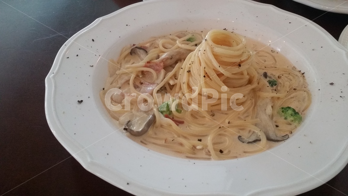 까르보나라,스파게티,파스타,carbonara,pasta,spaghetti,치즈,요리,버섯,베이컨,양파,생크림,후추,브로콜리,크림소스,음식,food,cheese,cooking,mushroom,dish,플레이팅,bacon,onion,cream,pepper,broccoli