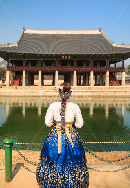 경복궁,경회루,한복,여성,전통,복장,의복,비단,실크,연못,궁전,궁궐,문화,문화유산,유적,풍경,경치,봄,나뭇가지,고운,자태,아름다운,우아한,건물,건축,기와,기와지붕,고궁,댕기머리,패션,서울,한국전통,한국문화,korean traditional,korean culture,한복,한국전통의상,hanbok,korean traditional clothes,랜드마크,landmark,tourist attraction,한국랜드마크,한국관광지,한국명소,korea landmark,korea tourist attraction,사람,인물,인간,human,person,여성,여자,woman,female,lady,건축물,건물외관,exterior,building,structure,architecture,construction