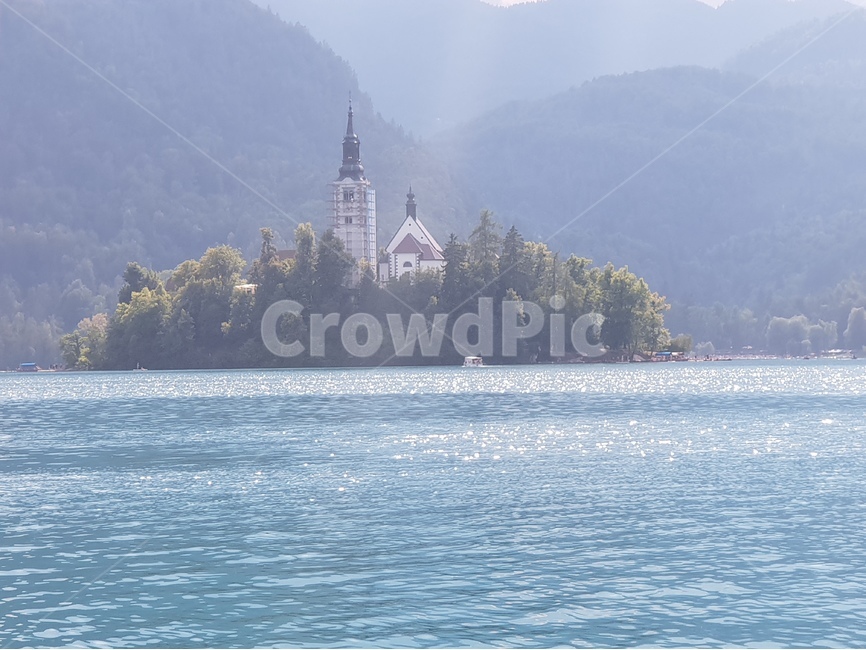 섬,호수,블레드섬,bled,lake,슬로베니아,블레드성,블레드호수,교회,풍경,자연,해외,외국,세계,해외자연풍경,세계자연풍경,시골,마을,종교,탑,oversea,world,foreign,nature,landscape,랜드마크,landmark,tourist attraction,해외,외국,세계,foreign,oversea,world,세계랜드마크,해외랜드마크,외국랜드마크,world landmark,world tourist attraction,건축물,건물외관,exterior,building,structure,architecture,construction,outdoors,옥외