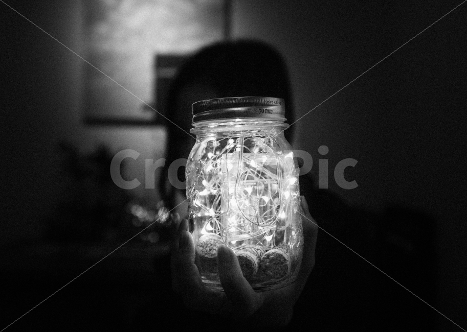 black,white,흑백,검정,빛,lighting,감성,감성사진,도전,도전테마,색감,분위기,배경,wallpaper,background,유리병,사람,인물,인간,human,person,사물,물건,오브젝트,thing,object,matter,연출,컨셉,콘셉,direction,concept,흑백,모노톤,monochrome,black and white