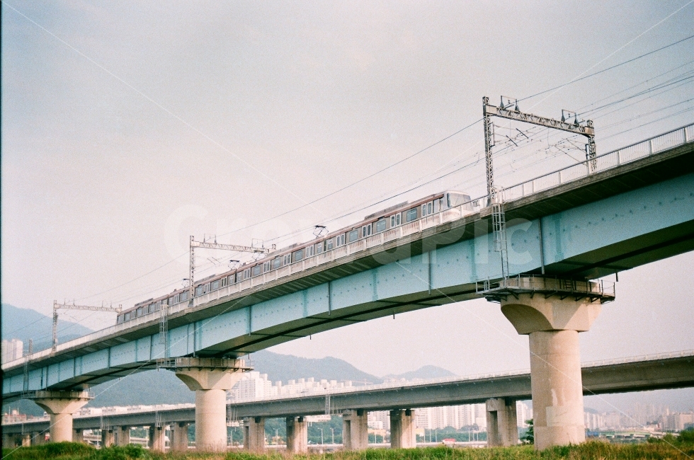 공원,지하철,여름,필름,감성,니콘,감성,sensible,feeling,산업,industry,industrial,교통,교통수단,traffic,transportation,road,도로,bridge,다리,building,건물,freeway,고속 도로