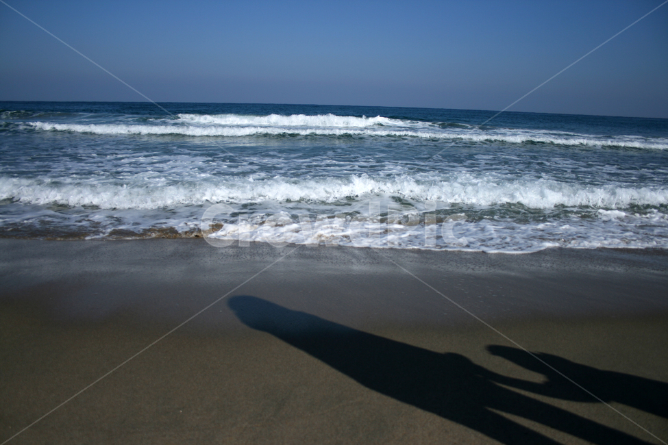 파도,바다,모래사장,해변,풍경,그림자,해변,바다,beach,sea,사람,인물,인간,human,person,인물실루엣,사람실루엣,character silhouette,human silhouette,ocean,대양,outdoors,옥외,water,물,nature,자연,shoreline,해안선