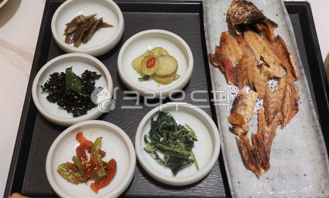 meal,side dish,Something to eat,Hanjeongsik,table setting,Korean,One table setting,Gulbi,food