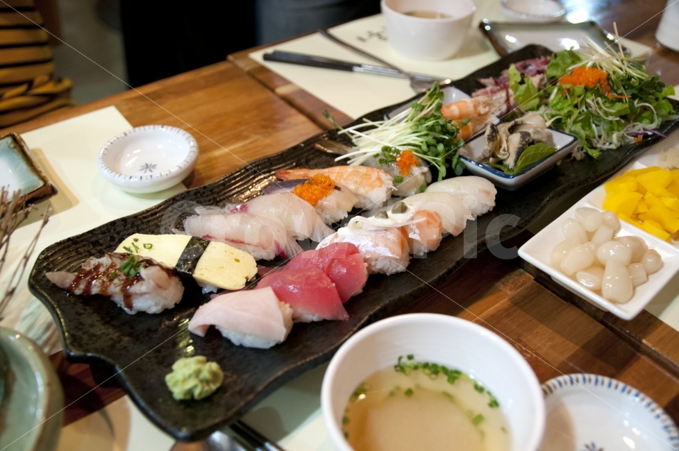 일식,모듬초밥,초밥,참치,연어초밥,음식,식재료,요리,food,cook,meal,dishes,food reserves,수산물,해산물,fishery products,seafood,일식,일본음식,일본요리,Japanese food,Japanese dishes,Japanese meal,Japanese cook