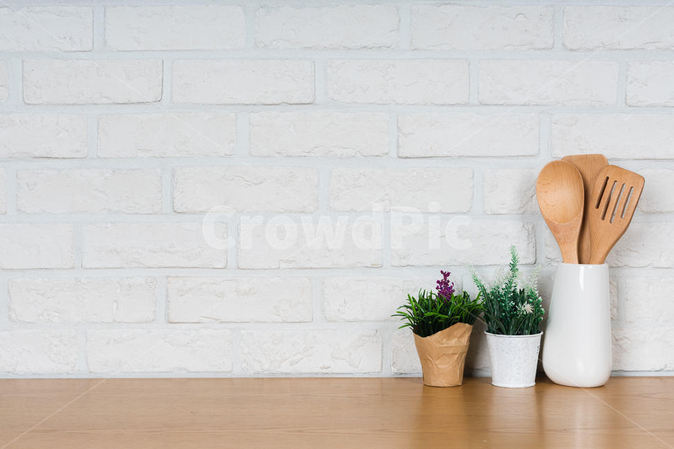 ceramic,spatula,cooking utensil,pattern,bright,Clean,inside,space,interior,pot,modern,trim,organize,neat,brick,cooking,kitchen utensils,kitchen,housewife,green,reflection,tree,shelf,flower,spoon and chopsticks,background,Spoon,plant
