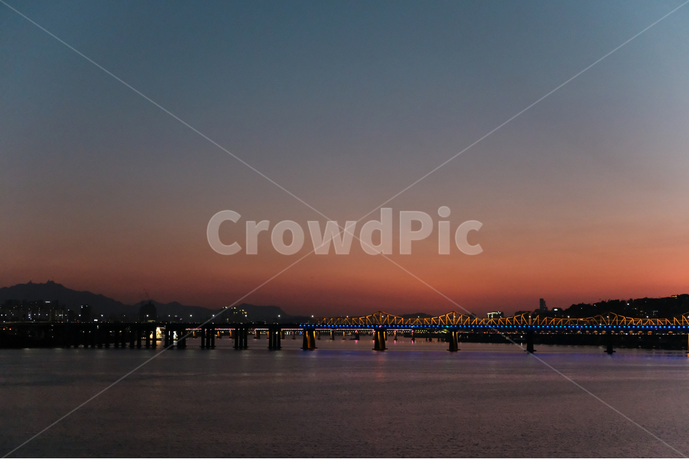 도심,한강,노을,야경,건물,서울,한국,하늘,불빛,야경,밤,풍경,nightscape,night,landscape,water,물,waterfront,워터 프론트,port,포트,pier,교각