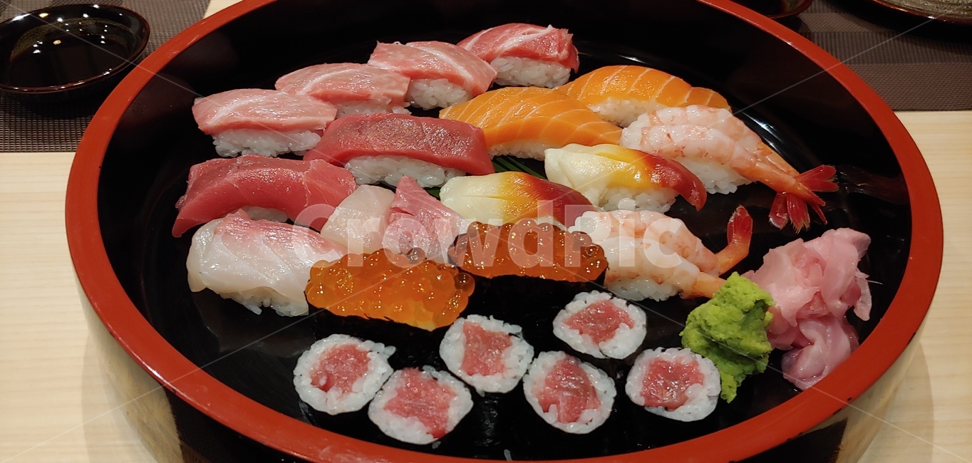 일식,일본,초밥,스시,요리,food,생선,회,참치,연어,새우,식당,음식,맛있는,그릇,접시,김,와사비,간장,음식,식재료,요리,food,cook,meal,dishes,food reserves