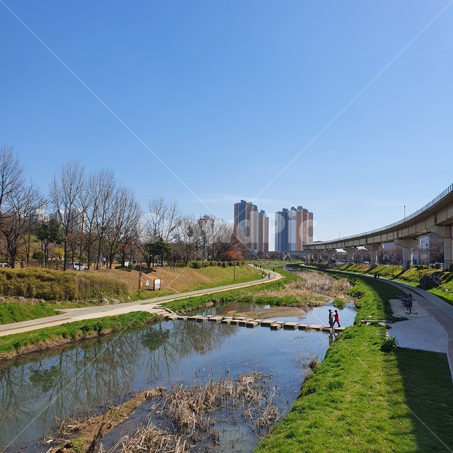 water,물,outdoors,옥외,path,도랑,산책로,walkingtrails,자연,nature,하늘,sky