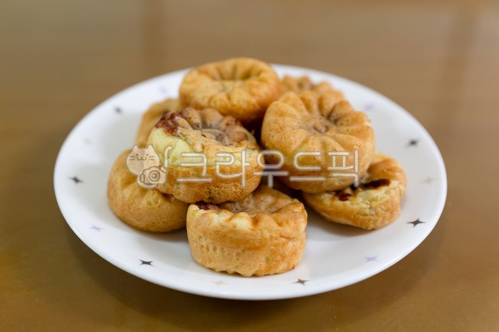 Chrysanthemum Bread,winter snack,bread,snack,winter,food,market,dessert,street food,flour,full bread,Street,snack cart,alley