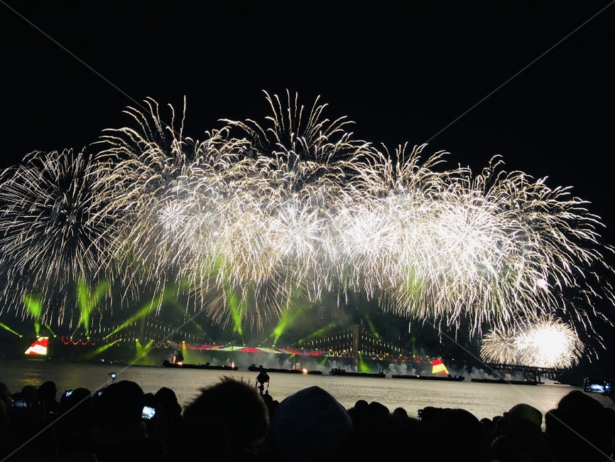 nature,자연,outdoors,옥외,인간,human,사람,person,해운대,해운대해수욕장,바닷가,불꽃축제,해운대불꽃축제,부산불꽃축제,부산명소,부산관광지,겨울관광지,겨울축제,야경,밤,풍경,nightscape,night,landscape,축제,행사,festival,carnival,event