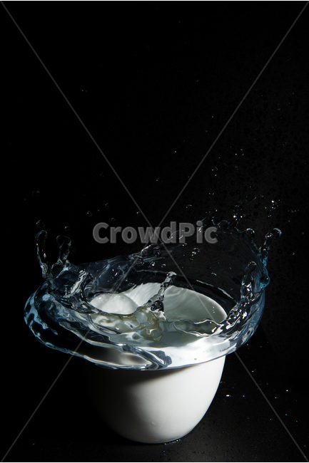 스플레쉬,물,Water,물튀김,컵,순간포착,물방울,흰색,투명,머그컵,첨벙,떨어뜨리다,연출,컨셉,콘셉,direction,concept