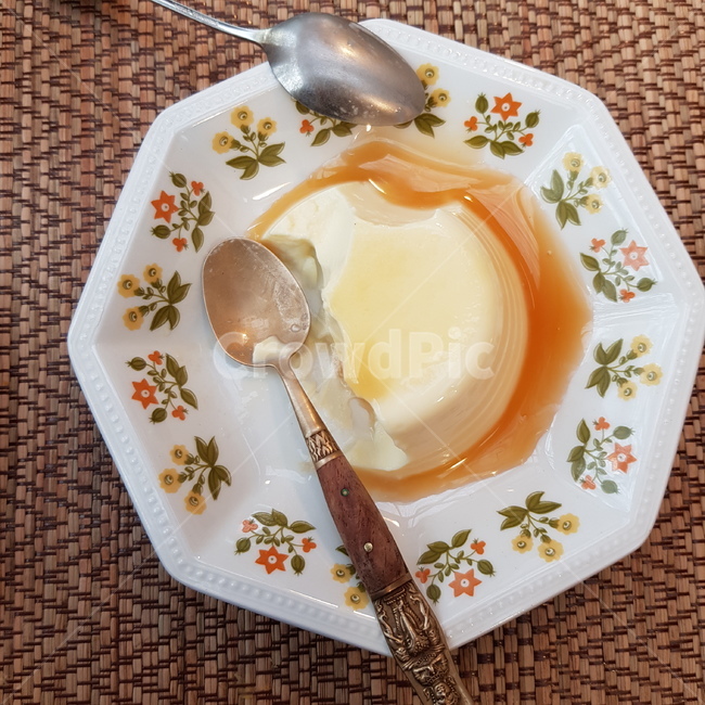 dish,디저트,푸딩,빈티지접시,빈티지스푼,우유푸딩