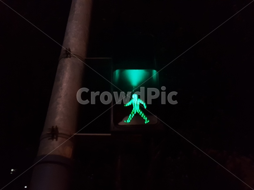 green,crosswalk,light,dark,fire,darkness,Shinhodong,trafficlight