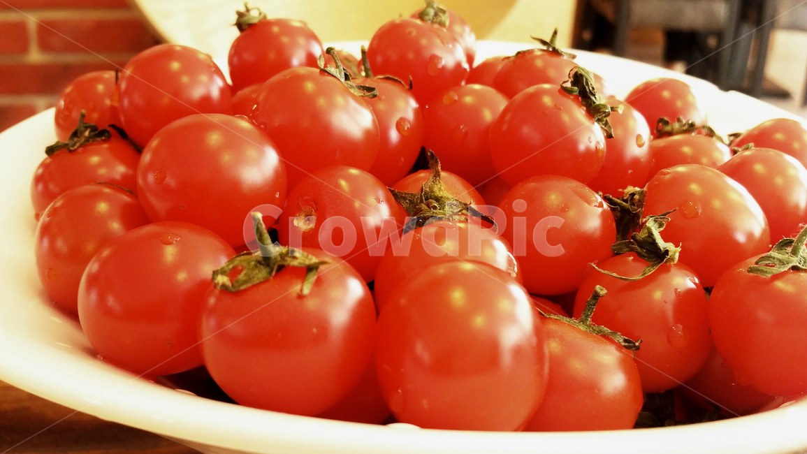 Red,red,Cherry tomato,tomato,food