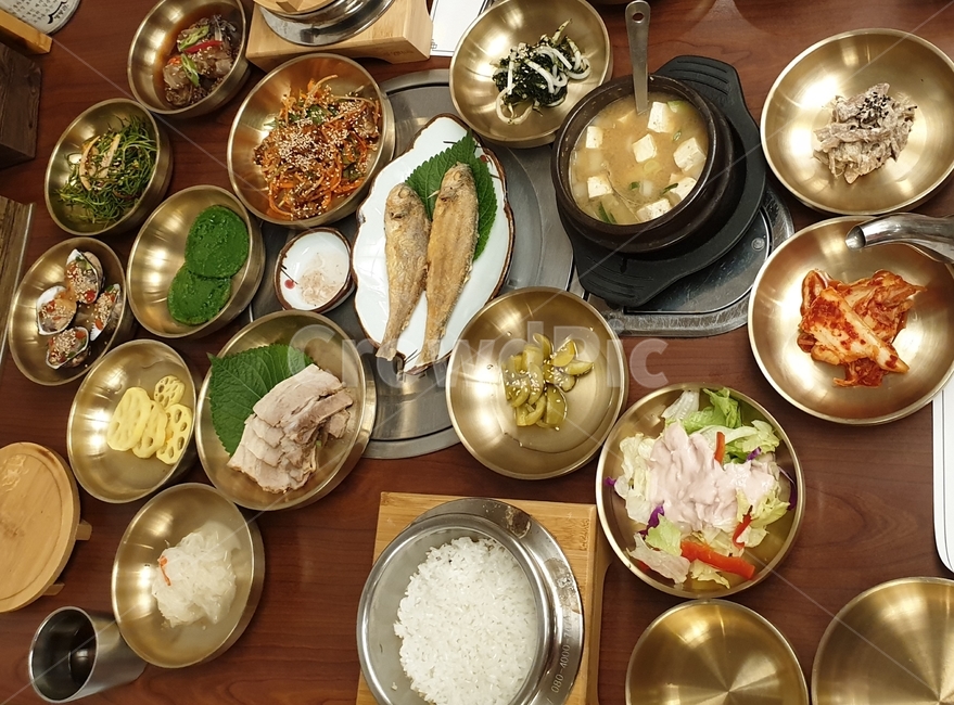 food,음식,meal,식사,dish,요리,한상요리,한상차림,한식,한정식,된장찌게,된장찌개,한식차림,식재료,김치,한국음식,한국요리,샐러드,보쌈,꼬막무침,조기,cook,foodreserves,koreandishes,koreanmeal,반찬,밥,koreancook