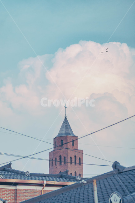 구름,건물,빈티지,감성,교회,하늘,파란,sky,날씨,종교,신앙,religion,belief,faith,건축물,건물외관,exterior,building,structure,architecture,construction