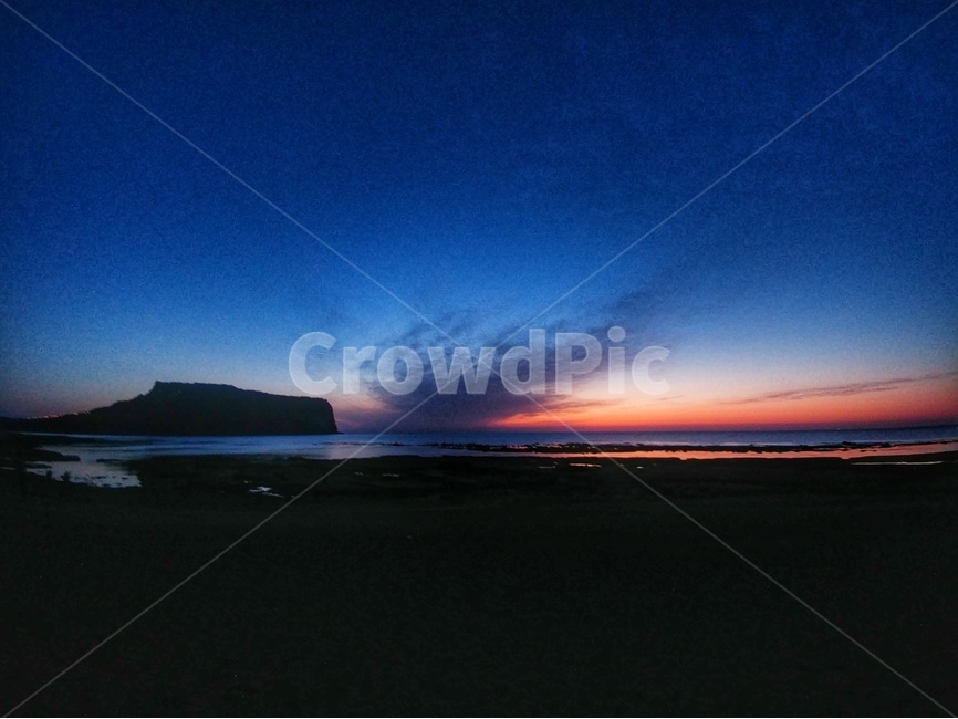 성산일출봉,일출,노을,풍경,감성,제주,제주풍경,하늘,구름,자연,바다,파도,야경,반영,눈,꽃,자연,풍경,nature,landscape,한국자연풍경,한국자연경관,korea nature landscape,제주도,jeju,jeju island,outdoors,옥외,land,땅