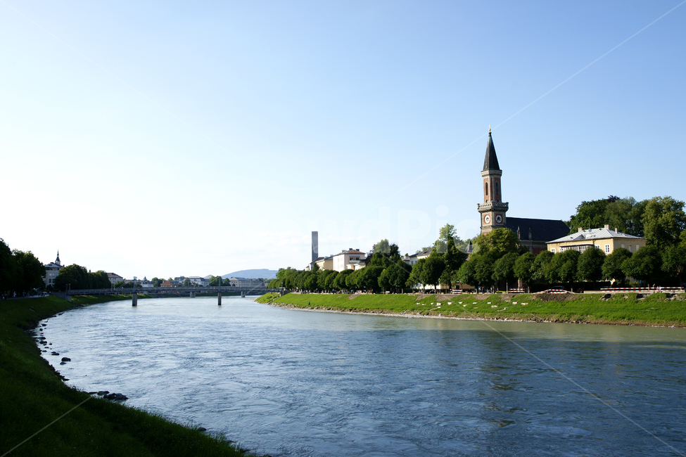 건물,building,architecture,house,monastery,europe,austria,salzburg,짤츠부르크,유럽,오스트리아,주택,언덕,유네스코,중세,집,강,물,교회,강가,하늘,여름,성당,river,bluesky,blue,파랑,나무,tree