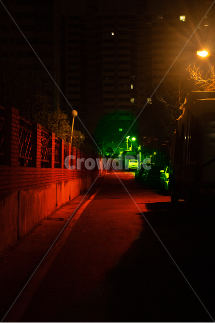 공포,밤,색감,거리,야경,섬뜩함,무서움,빨간색,녹색,야경,밤,풍경,nightscape,night,landscape,도시,city,한국도시풍경,한국도시경관,korea cityscape,골목길,alley,flare,플레어,light,빛,asphalt,아스팔트