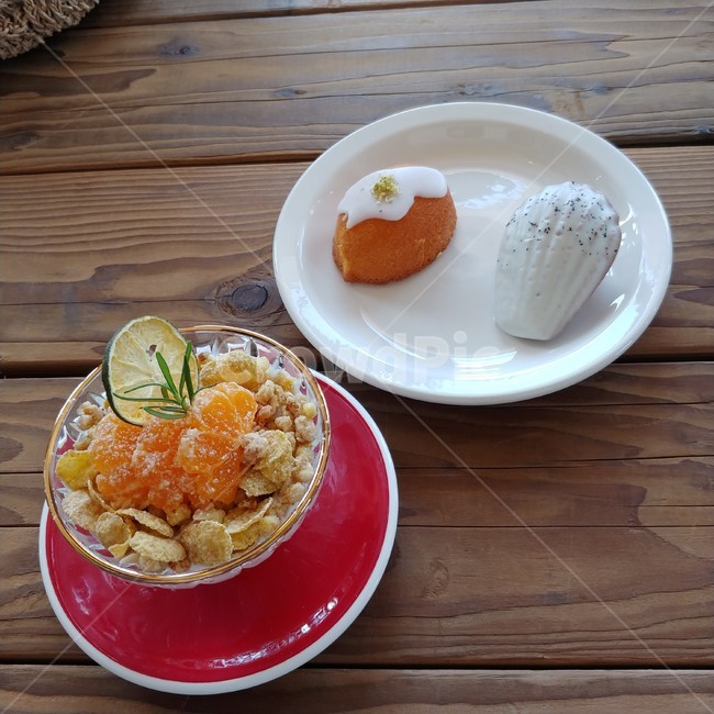 카페,마들렌,요거트,만다린,디저트,예쁜카페,예쁜디저트,브런치,나무테이블,나무,제주도카페,제주도