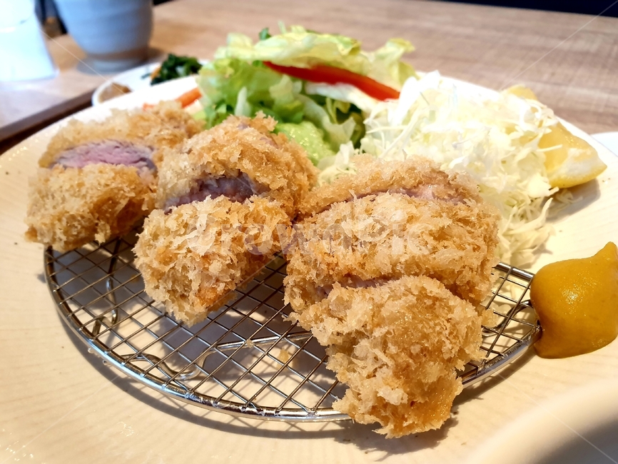 돈가스,고기,meat,돼지고기,pork,튀김,음식,food,일식,일본음식,meal,식사,점심,lunch,돈가스정식