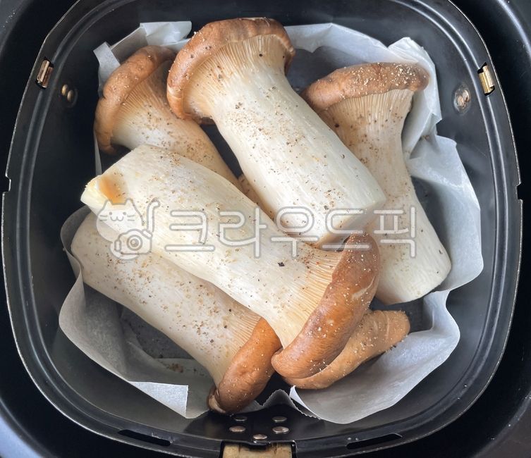 에어프라이어구이,에어프라이어요리,에어프라이어,구이,통새송이버섯구이,새송이버섯구이,통새송이버섯,새송이버섯,버섯구이,밑간,종이호일,버섯,음식,요리,식사,식재료,먹방,food,dish,cook,meal