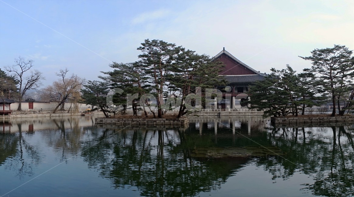 경회루,경복궁,물,반영,나무,기와,건축물,old,traditional,building,Korea,Chosun,조선시대,기와집,지붕,전통,한옥,패턴,옥상,배경,전통적인,한국의construction,한국전통,한국문화,koreantraditional,koreanculture,건물외관,exterior,structure,architecture,기와지붕,기둥,연못,소나무,연회,야간개장,조선,조선궁궐,누정,국보,팔작지붕,장대석,12지상,돌다리,계단,나무기둥,돌기둥,누각건물,큰규모,호화,간결,문화유적,한국건축물,호수,화강암,고궁,현판,전통양식,야간개방,배경사진,한국랜드마크,랜드마크,한국관광지,한국명소,한국전통,한국문화,korean traditional,korean culture,랜드마크,landmark,tourist attraction,한국랜드마크,한국관광지,한국명소,korea landmark,korea tourist attraction,건축물,건물외관,exterior,building,structure,architecture,construction