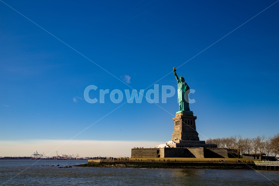america,american,blue,city,famous,freedom,history,island,landmark,liberty,manhattan,monument,national,new,ny,nyc,sculpture,sky,statue,symbol,thestatueofliberty,torch,tourism,usa,york,미국,뉴욕,기념물,자유의여신상,여신상,자유,상징물,랜드마크,landmark,tourist attraction,해외,외국,세계,foreign,oversea,world,세계랜드마크,해외랜드마크,외국랜드마크,world landmark,world tourist attraction