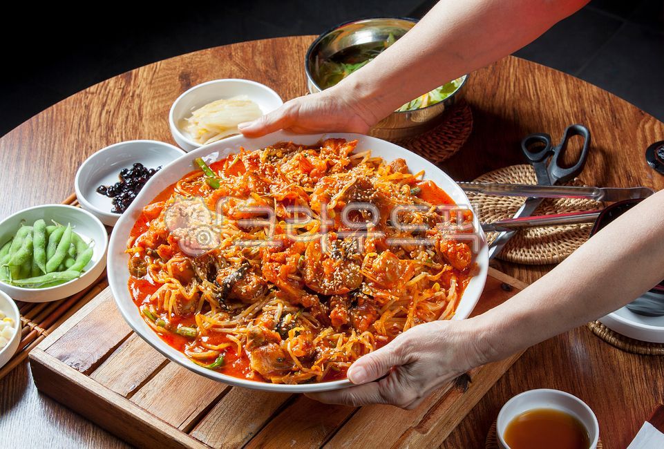 아구찜,해물,아구,아귀찜,아귀,해물찜,해산물,해물요리,아구탕,아귀탕,야채,채소,해산물요리,생선,콩나물,고니,미더덕,음식점,식당,먹거리,맛집,해물음식점,해산물음식점,미나리,깨,참깨,백김치,김치,콩,콩자반,완두콩,접시,food,음식,식사,나무트레이,원목트레이,원목,테이블,나무테이블,대나무,대나무받침,접시받침,원목받침,나무받침,라탄,라탄트레이,라탄받침,가위,집게,대나무살,한국음식점,한국전통음식,해물음식,해산물음식,음식,식재료,요리,food,cook,meal,dishes,food reserves