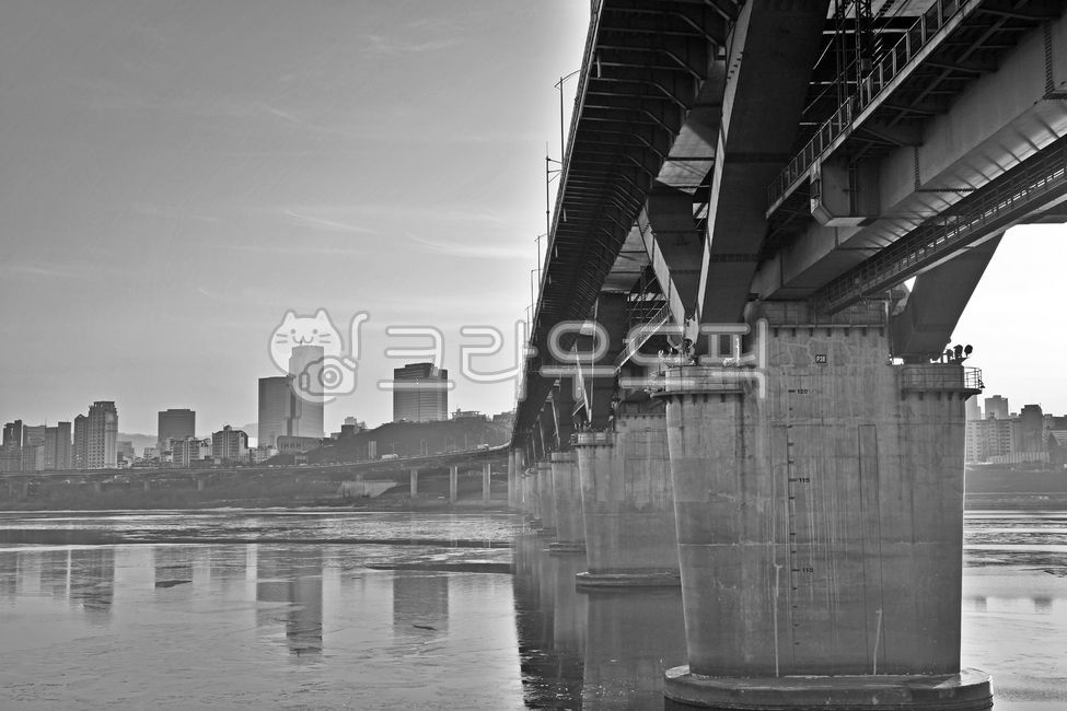 Han River Bridge,frost,Cheongdam Bridge,winter,Grayscale,Han River