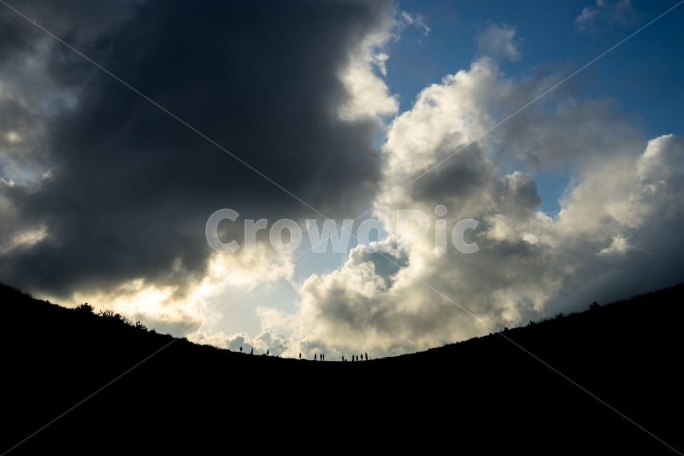 오름,제주,용눈이오름,실루엣,구름,하늘,여행,자연,풍경,nature,landscape,사람들,대중,군중,other people,crowd,인물실루엣,사람실루엣,character silhouette,human silhouette,weather,날씨,outdoors,옥외,cloud,cumulus,적운,sky