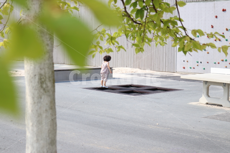 콩콩이,어린이,노는어린이,점프,놀이터,학교놀이터,독일학교